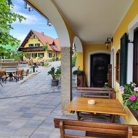 Weingut Fellner Bed & Breakfast Лейтшах Екстериор снимка