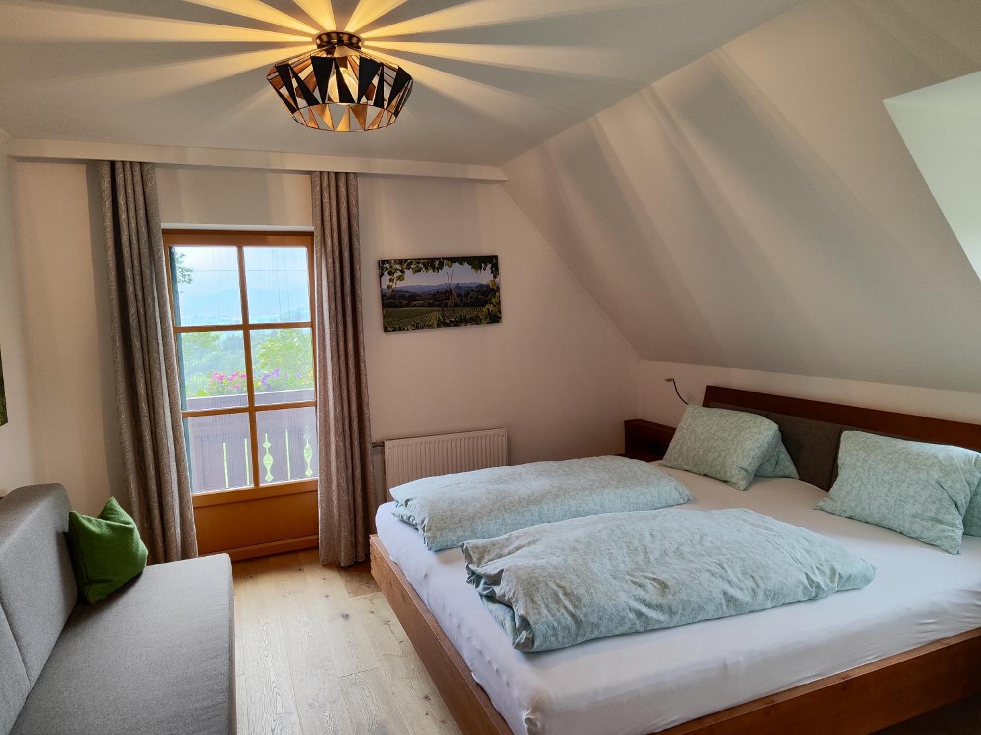 Weingut Fellner Bed & Breakfast Лейтшах Екстериор снимка
