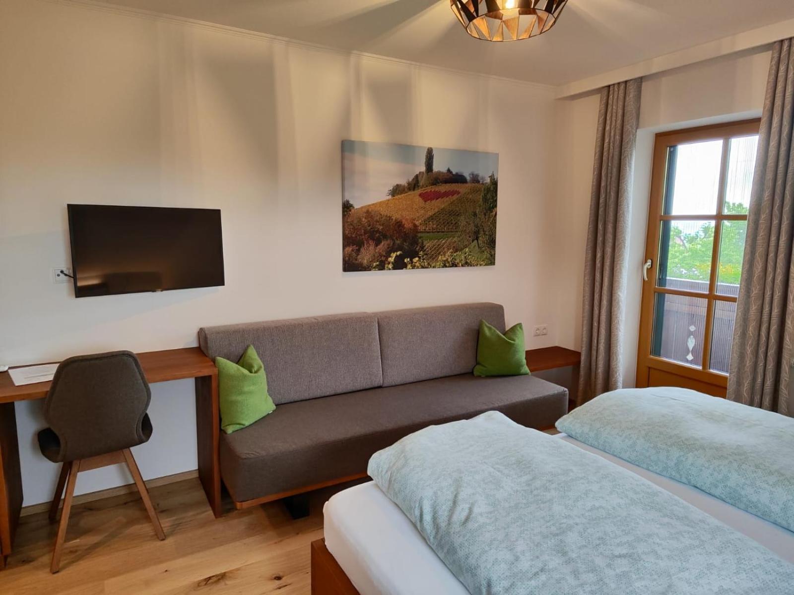 Weingut Fellner Bed & Breakfast Лейтшах Екстериор снимка