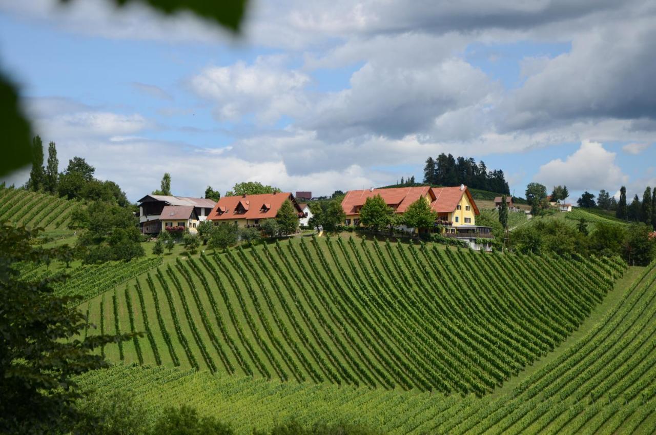Weingut Fellner Bed & Breakfast Лейтшах Екстериор снимка
