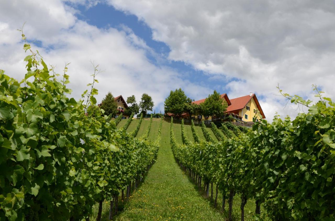 Weingut Fellner Bed & Breakfast Лейтшах Екстериор снимка