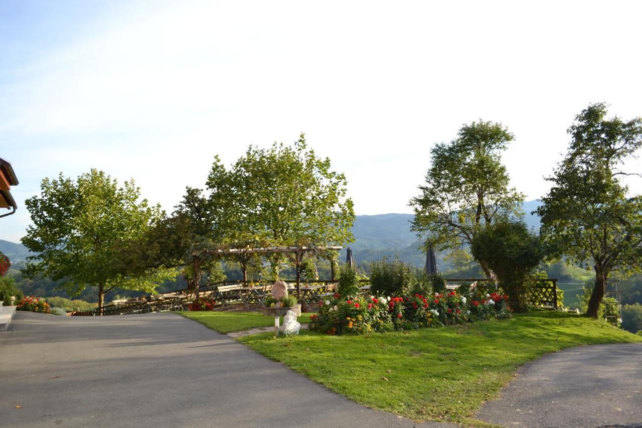 Weingut Fellner Bed & Breakfast Лейтшах Екстериор снимка
